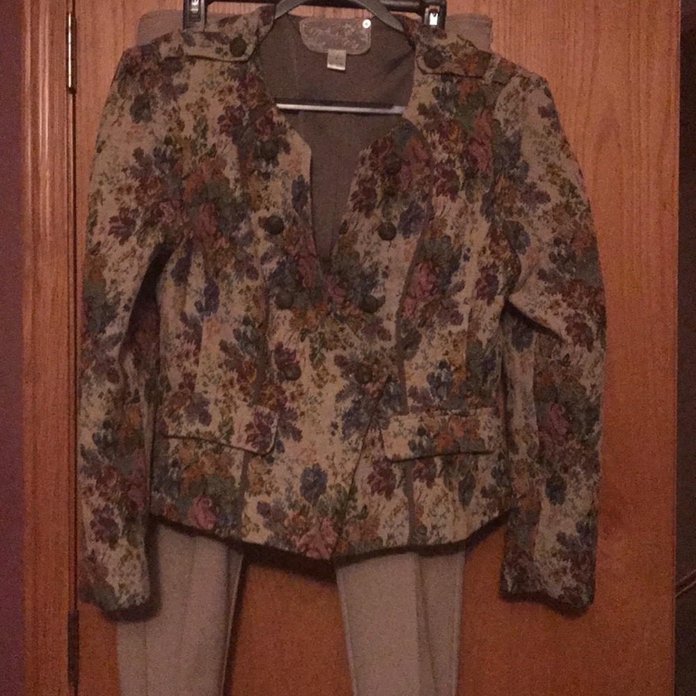 Misses suit